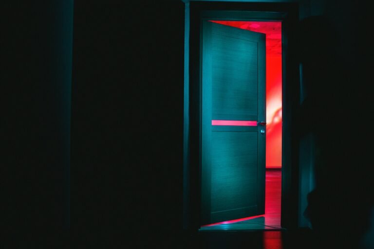 The Doorway Effect: Why You Forget Why You Walked In